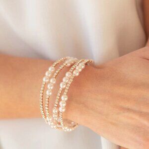 Paparazzi Jewelry Accessories - Hollywood Hospitality - Gold Bracelet - Vintage